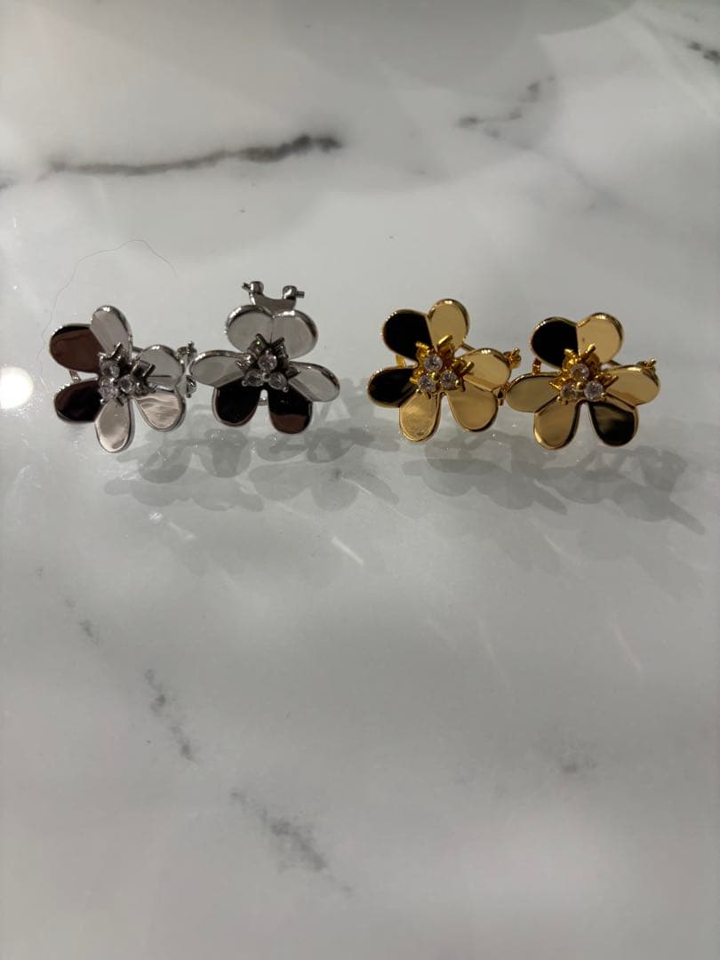 お買い得！！新品未使用　フリヴォル　シルバー ゴールド ピアスセット