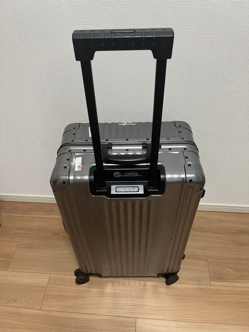 シルバー アルミニウム キャリーケース 中型 65L