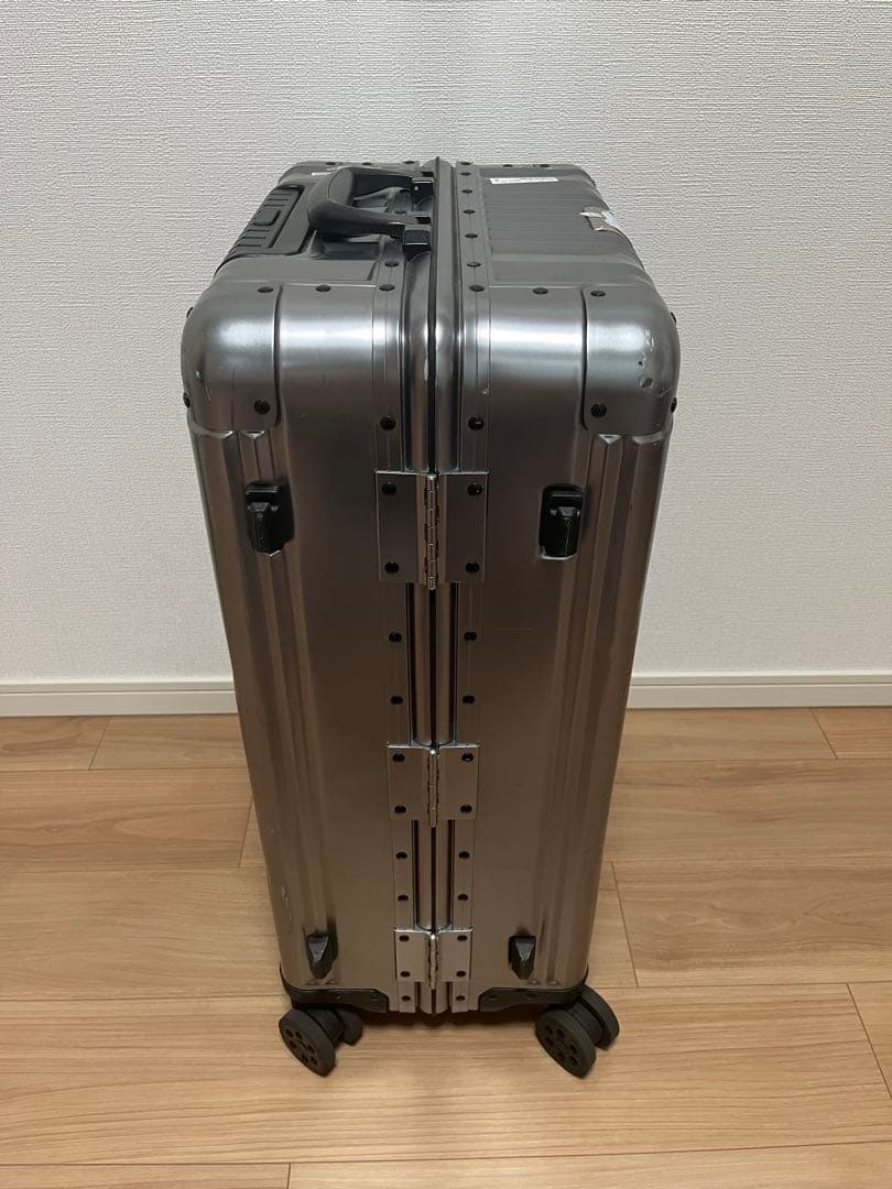 シルバー アルミニウム キャリーケース 中型 65L