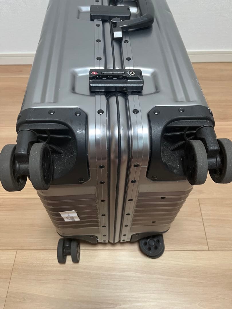 シルバー アルミニウム キャリーケース 中型 65L