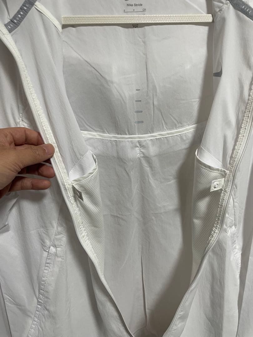NIKE ストライド　メンズ レペル UV ランニングジャケット