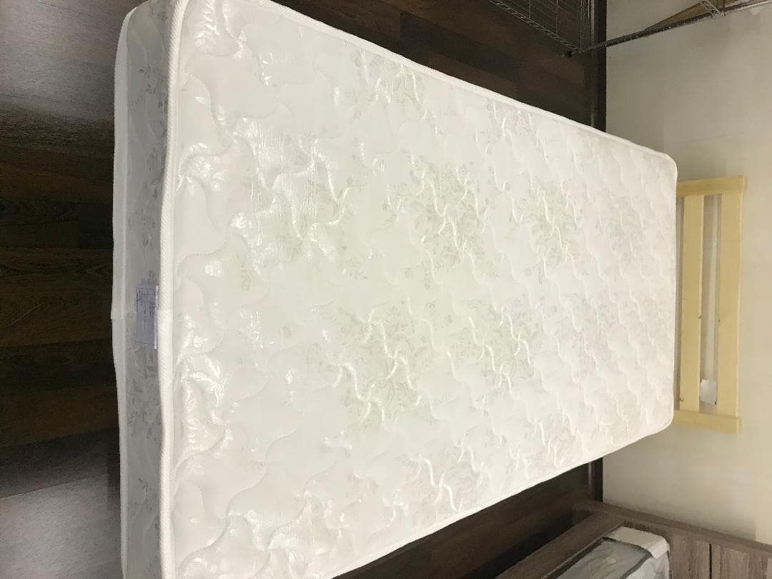 コイルマットレスとベッドフレームのセット