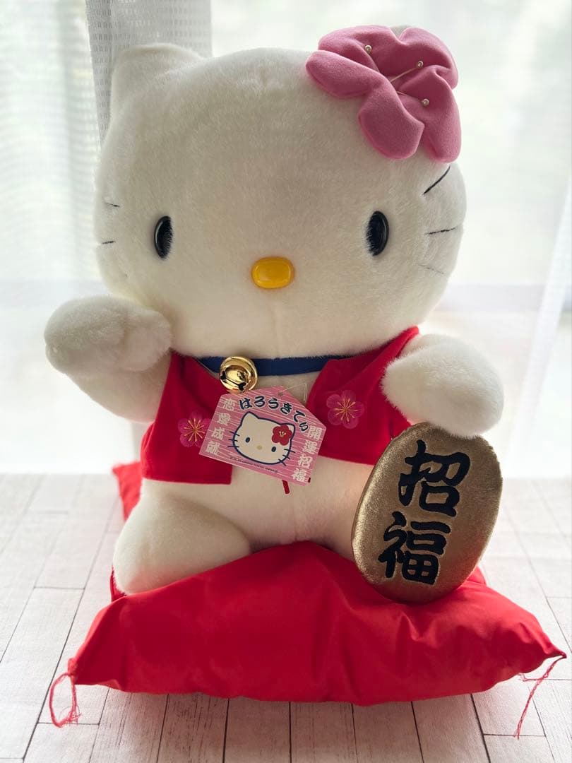 ハローキティ　特大　招き猫　ぬいぐるみ