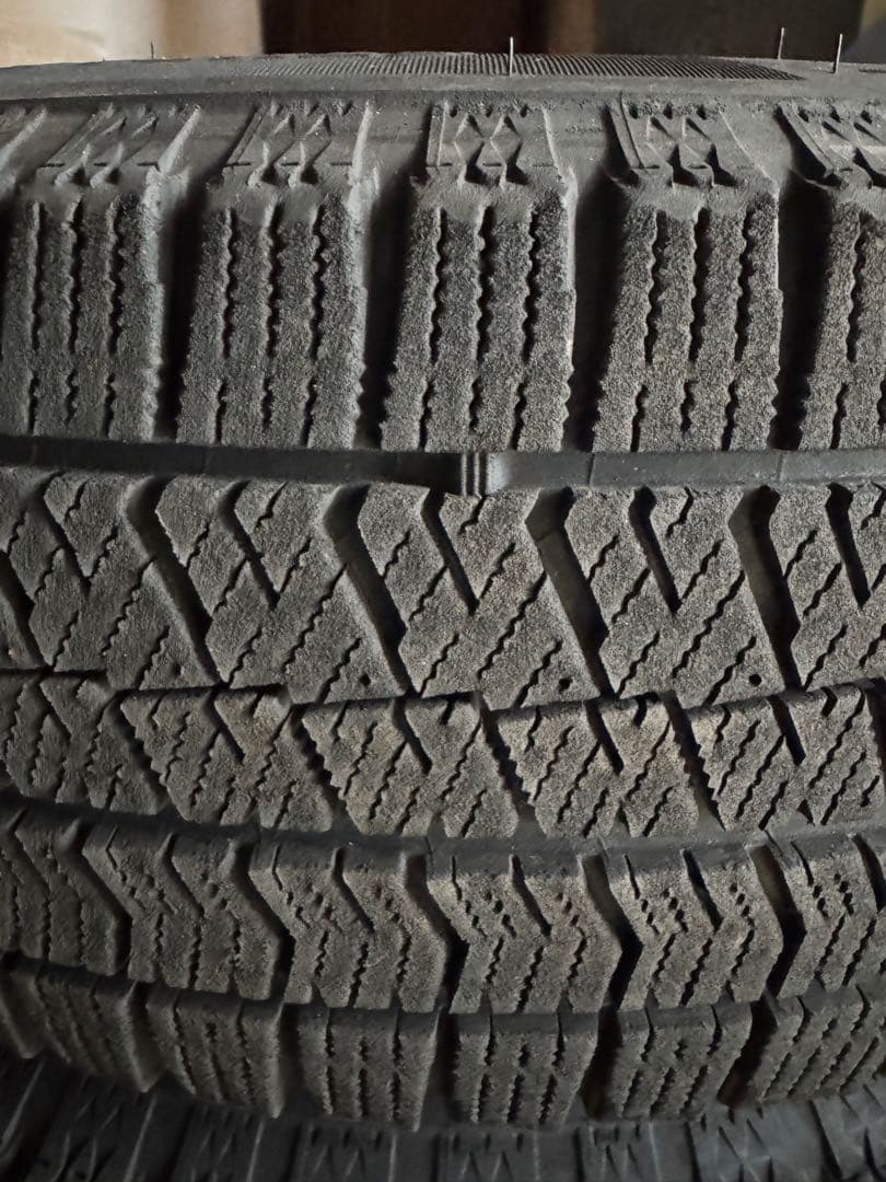 値下げ！3ヶ月のみ使用　BSブリザックVRX2 &ホイル、チェーン付き