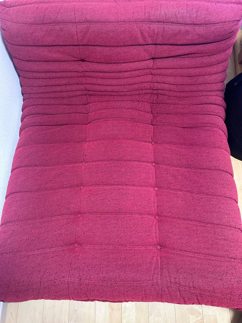 ligne roset トーゴ　2人掛け ラウンジソファ 赤黒