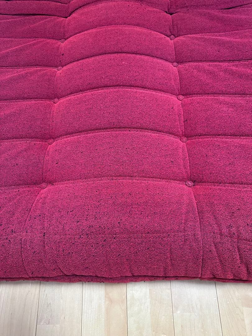 ligne roset トーゴ　2人掛け ラウンジソファ 赤黒