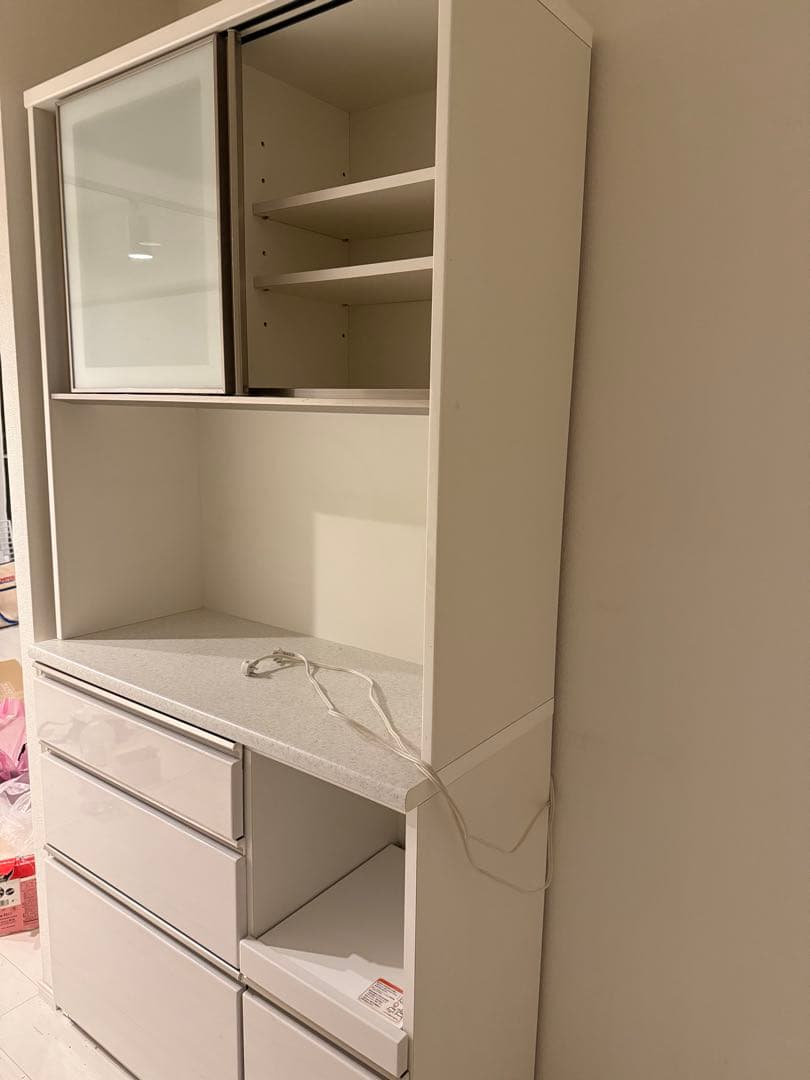 ホワイト木製食器棚 スライド扉付き