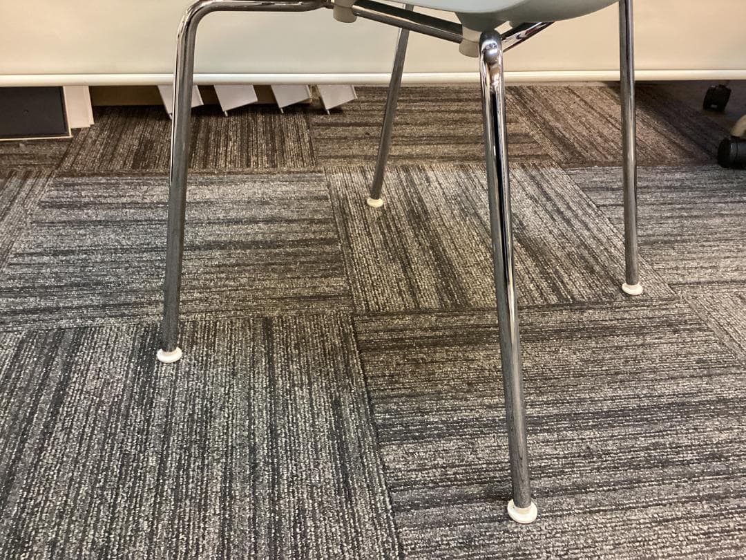 ２脚セット　ヴィトラ　ハルチューブ　アイスグレー　スタッキング　ミーティング B