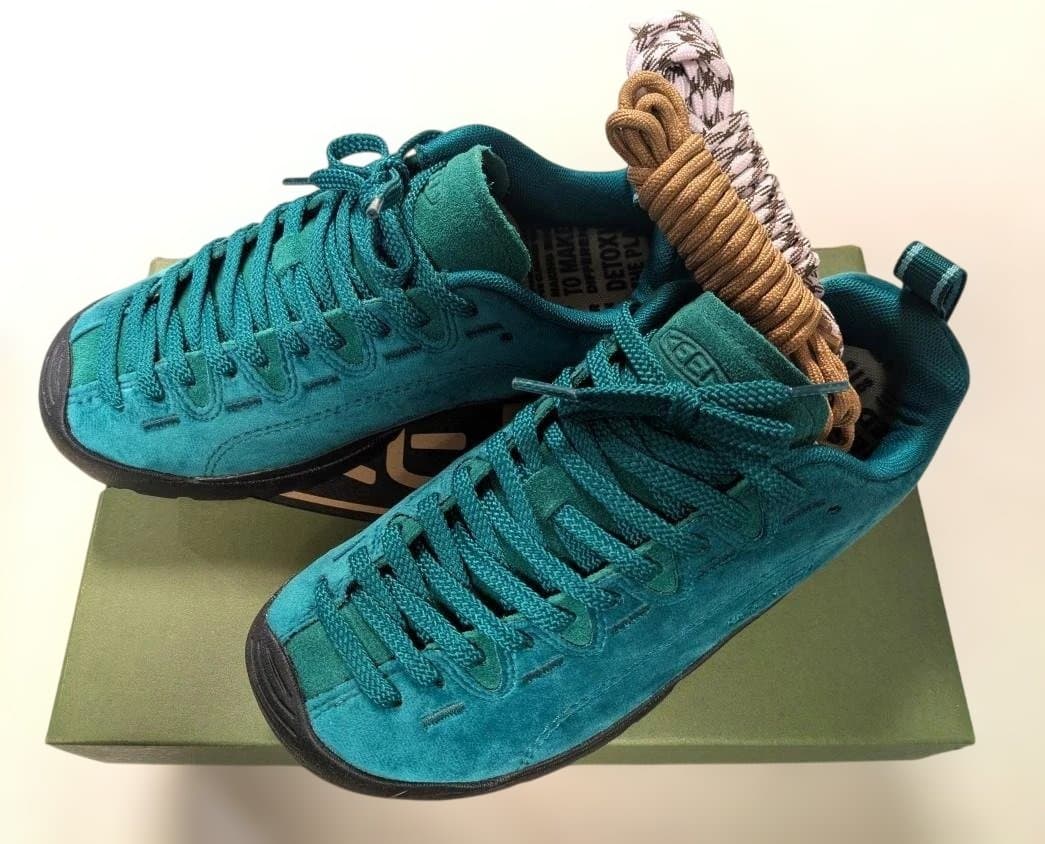 再値下げ！新品KEEN JASPER 22.5cm 色違いのひも付き