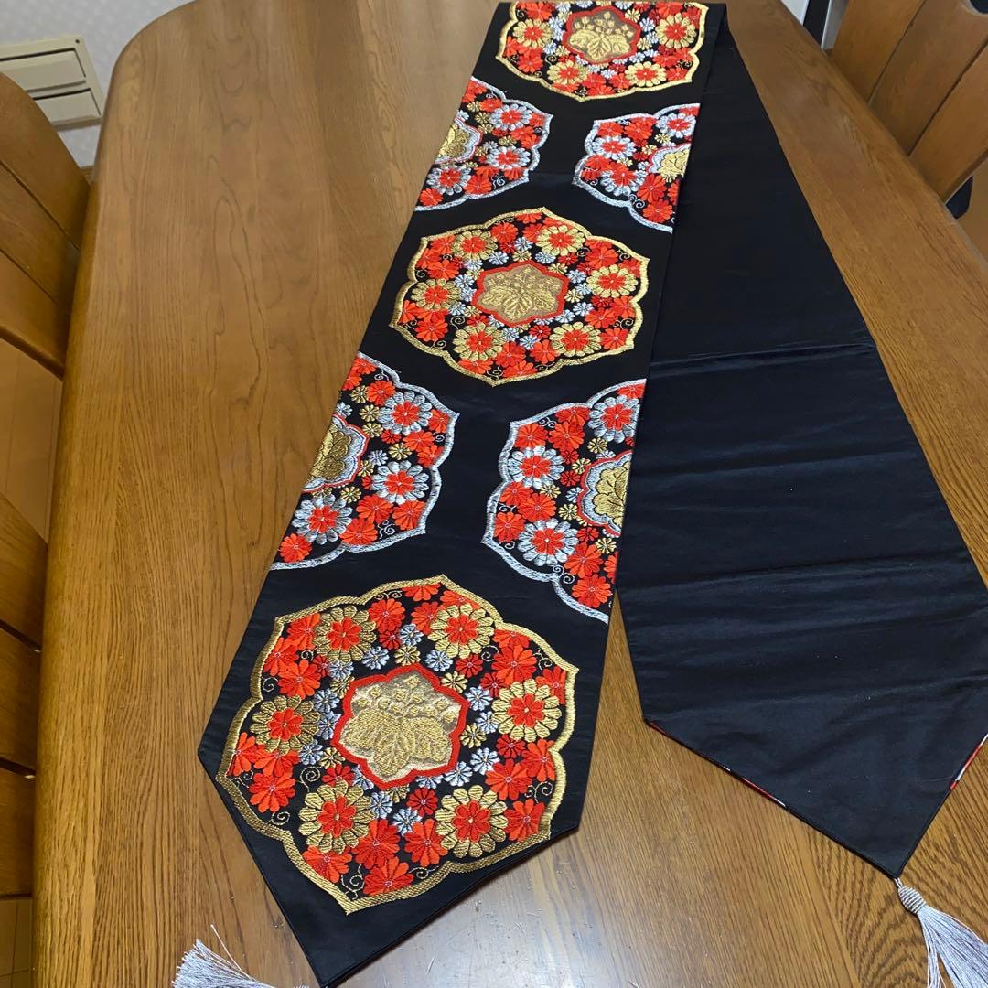 テーブルランナー　六弁大華紋　帯リメイク