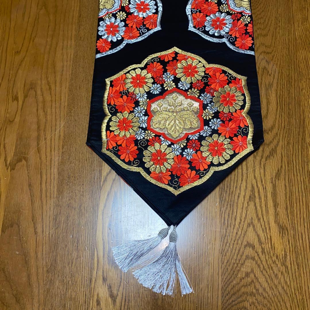 テーブルランナー　六弁大華紋　帯リメイク