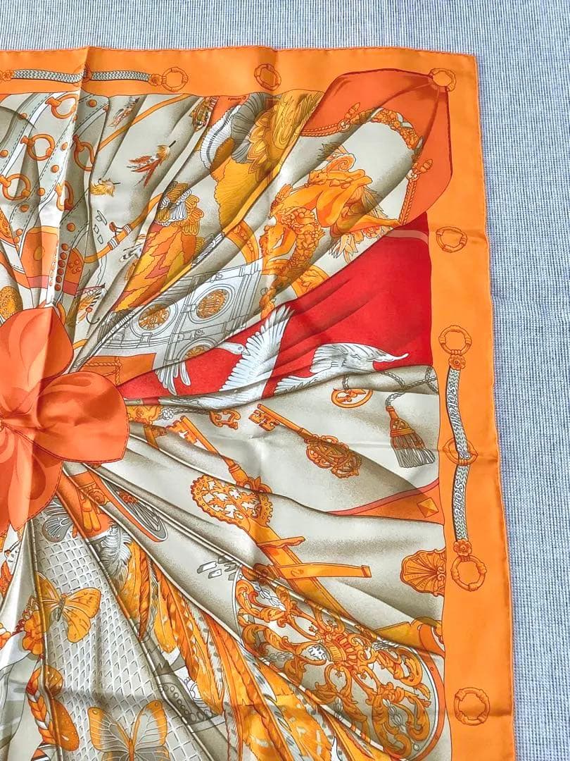 エルメス スカーフ カレ90 Soleil de soie オレンジ 貴重 ￼