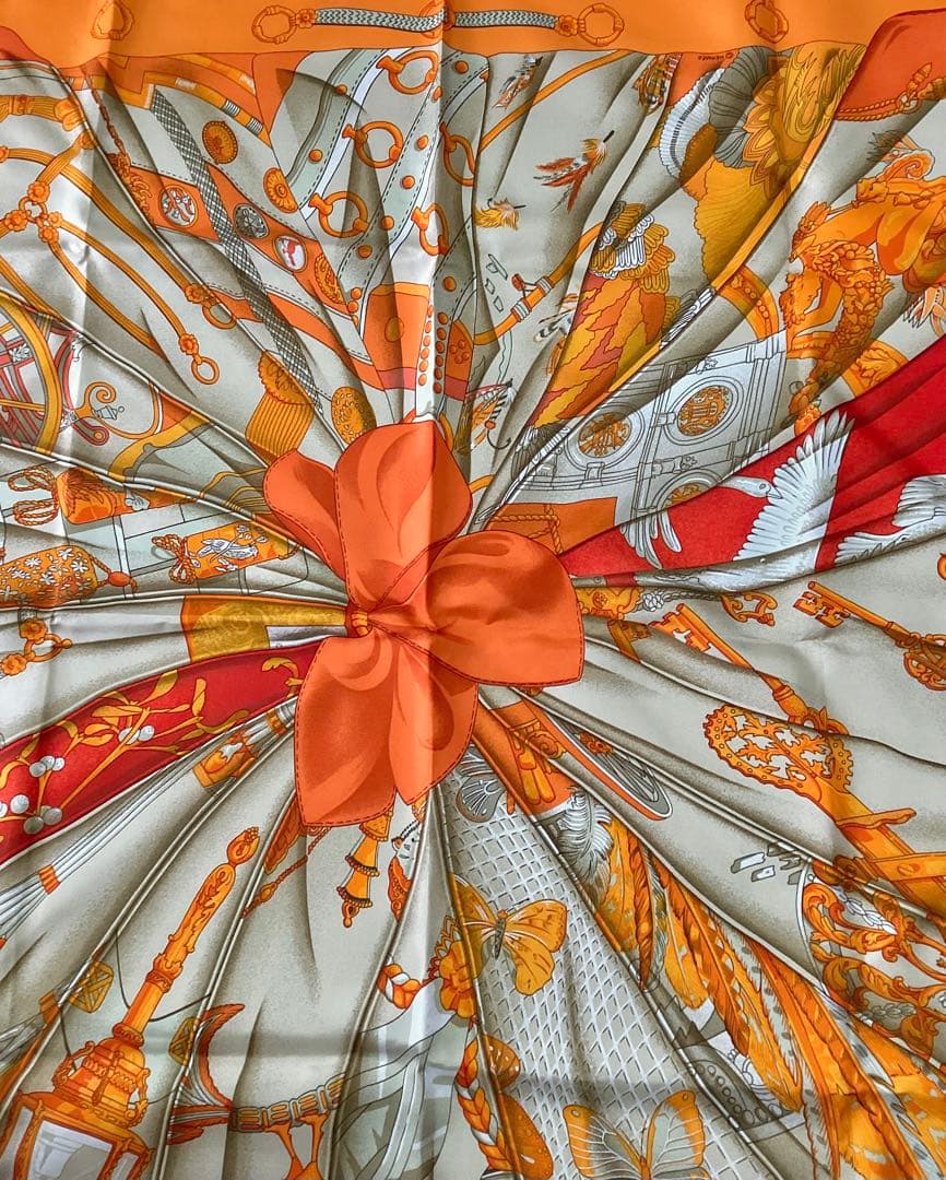 エルメス スカーフ カレ90 Soleil de soie オレンジ 貴重 ￼