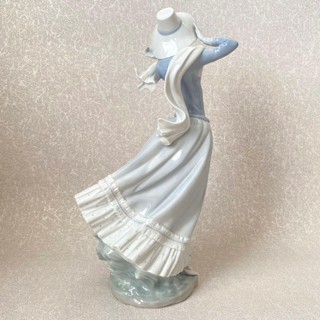 LLADRO リヤドロ 「春のそよ風」 置物