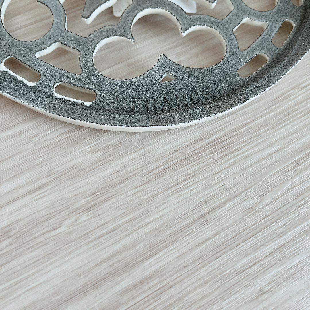 新品未使用　鍋敷　ルクルーゼ　ラウンドトリベット ホワイト　おしゃれ　箱ありレア