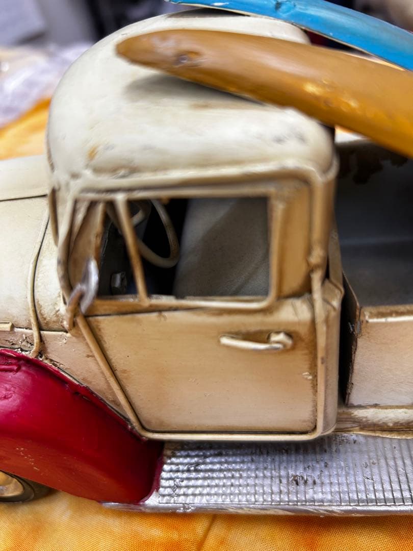 レトロなオールドカー　サーフィン