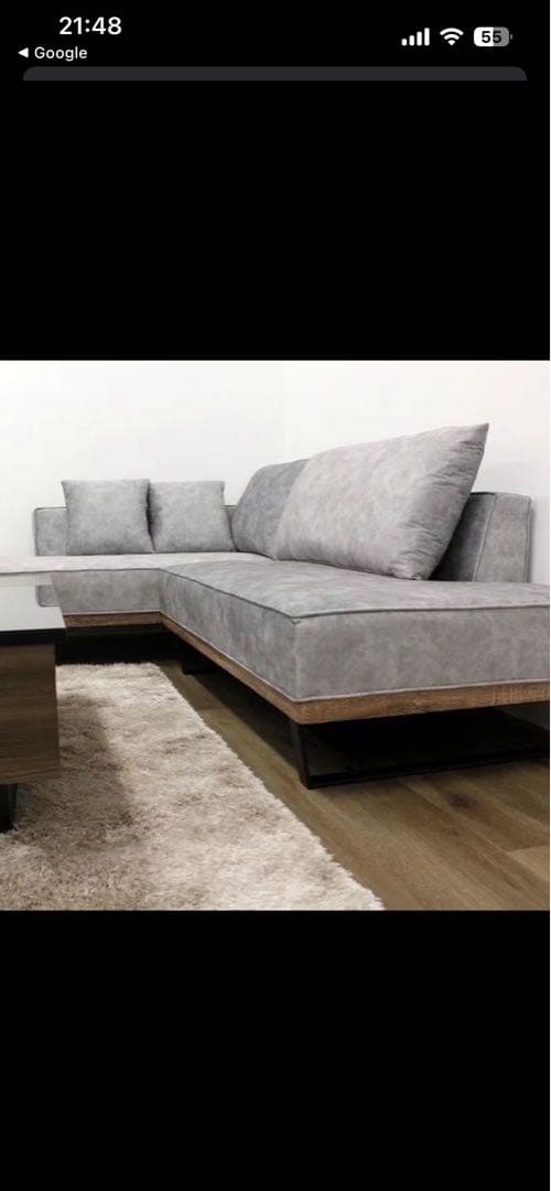 ３人掛けグレー L字型ソファ クッション付き早期取引希望。