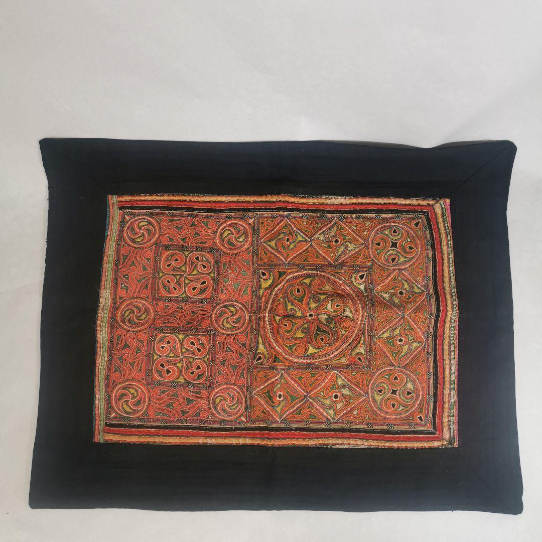 中国貴州省 ミャオ族 手刺繍 古布 藍染の縁布 希少 ヴィンテージ品