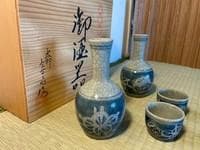 伊万里焼梅散酒器揃 徳利 お猪口 （太郎左右エ門 手書き 貫入）