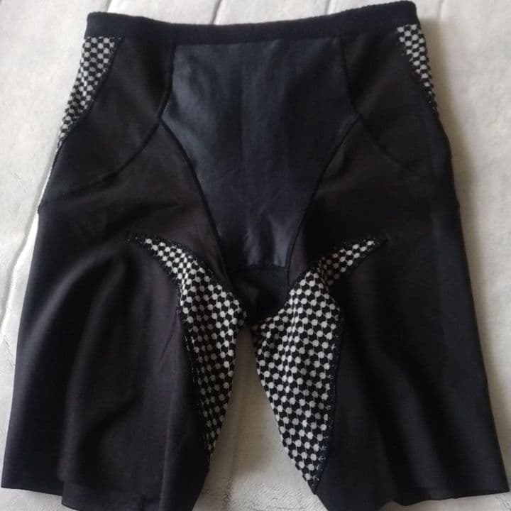 最終価格　マルコ　骨盤ガードル EL-76 黒×緑　レース　2枚