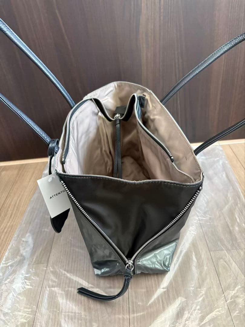 新品OSAMメタリックグレー 大人気ブラック✖️シルバー トートバッグ(Mサイズ)