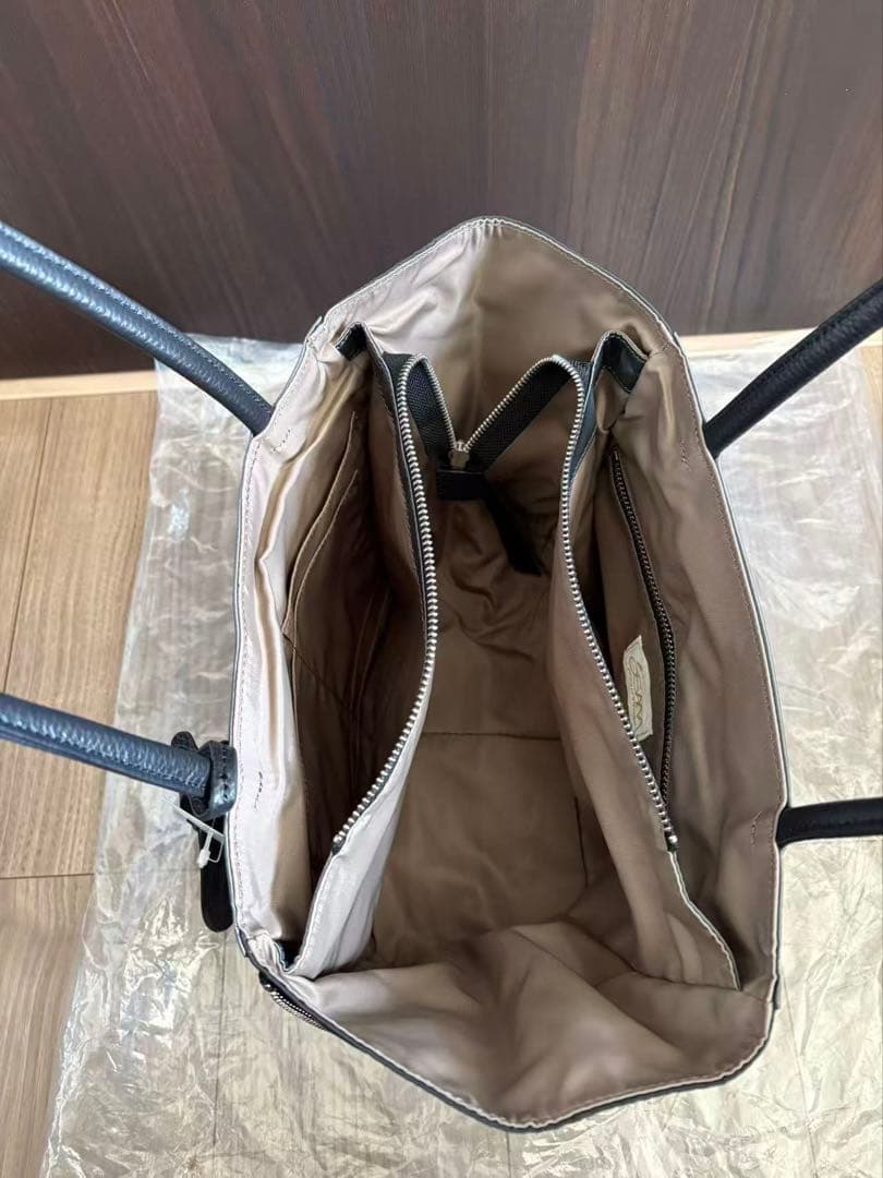 新品OSAMメタリックグレー 大人気ブラック✖️シルバー トートバッグ(Mサイズ)