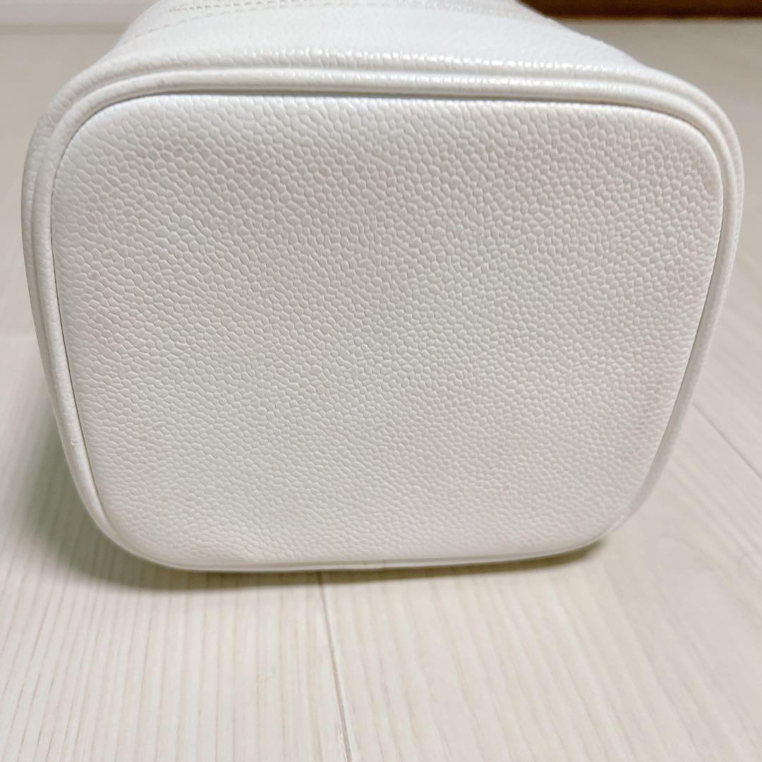 シャネルCHANELバニティバックキャビアスキン　レア白【ハワイ直営店購入】