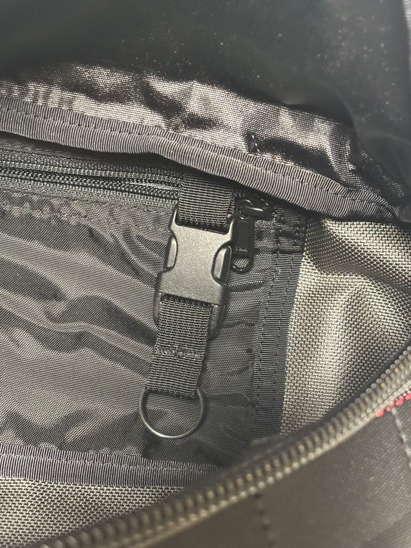 貴重！美品！BRIEFING MASTER POD ボディバッグ グレー
