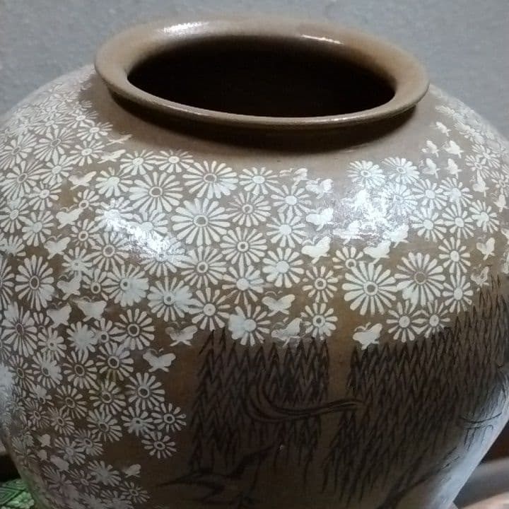 花瓶　陶器　絵柄入り　全体模様　送料無料