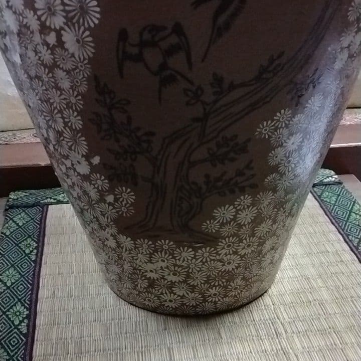 花瓶　陶器　絵柄入り　全体模様　送料無料