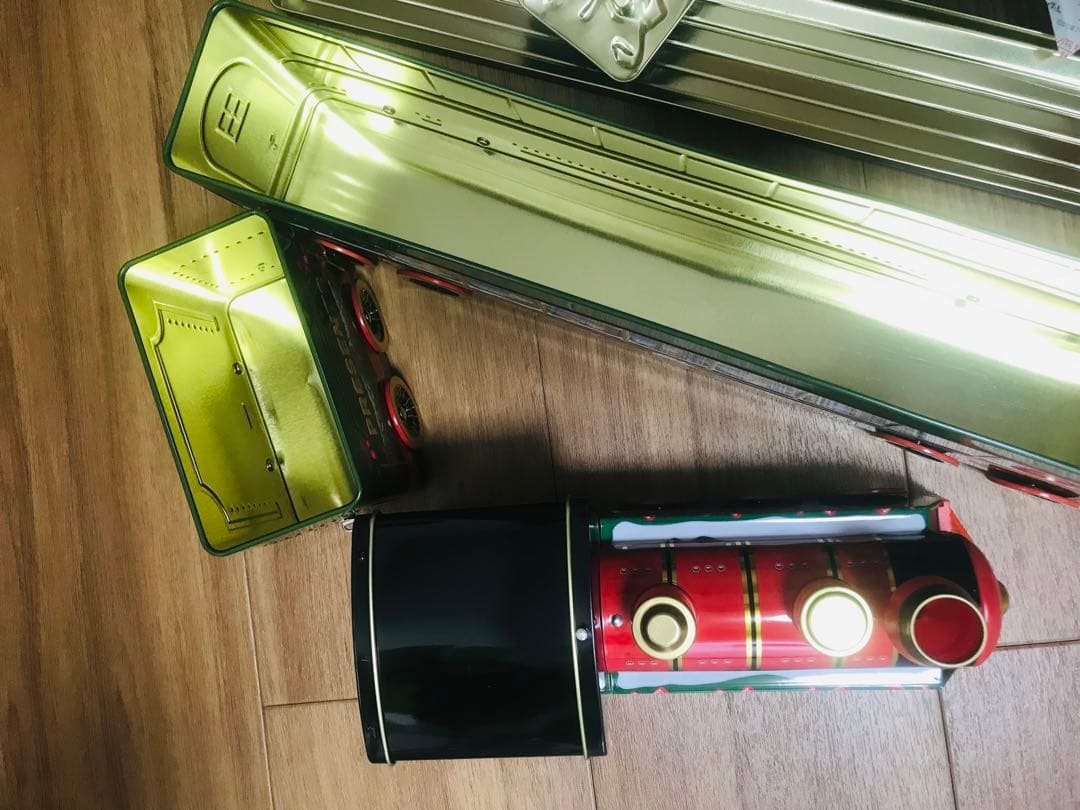 クリスマス缶　蒸気機関車　ブリキ缶　ツリー下飾り