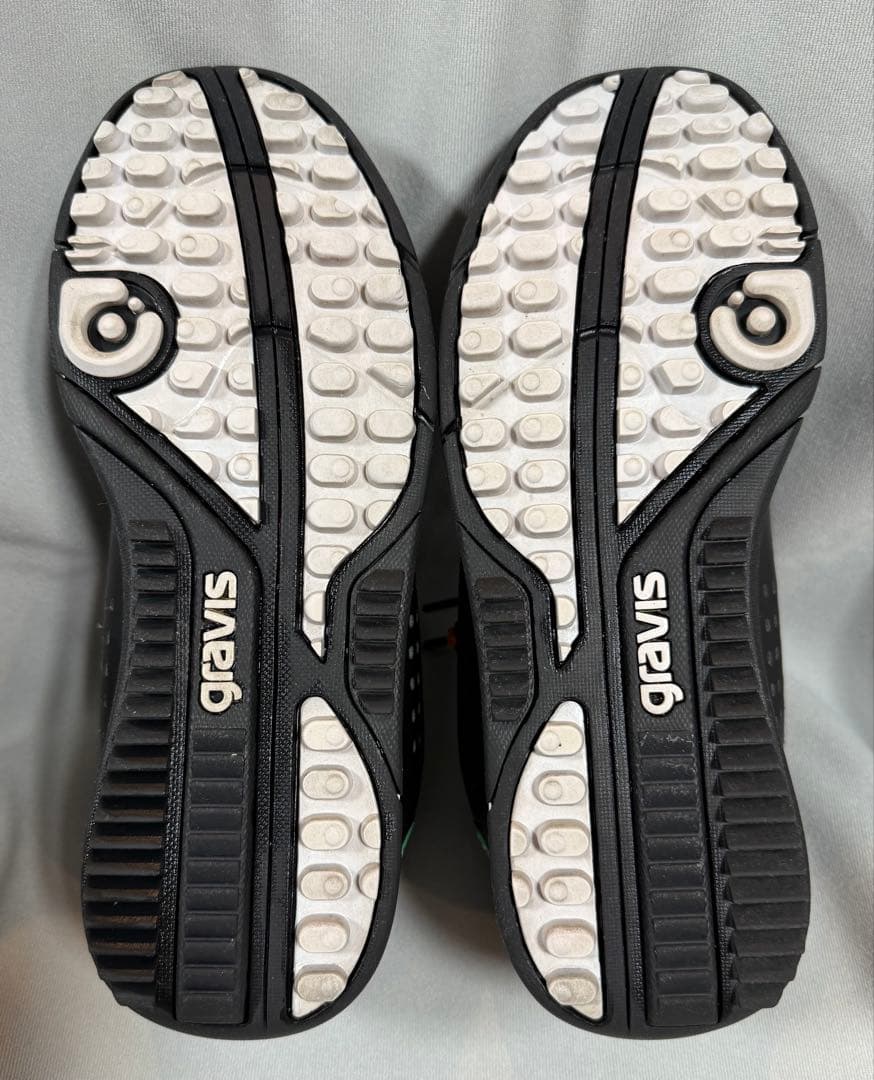 美品 gravis ゴルフ シューズ & マークアンドロナ グローブ 左右セット