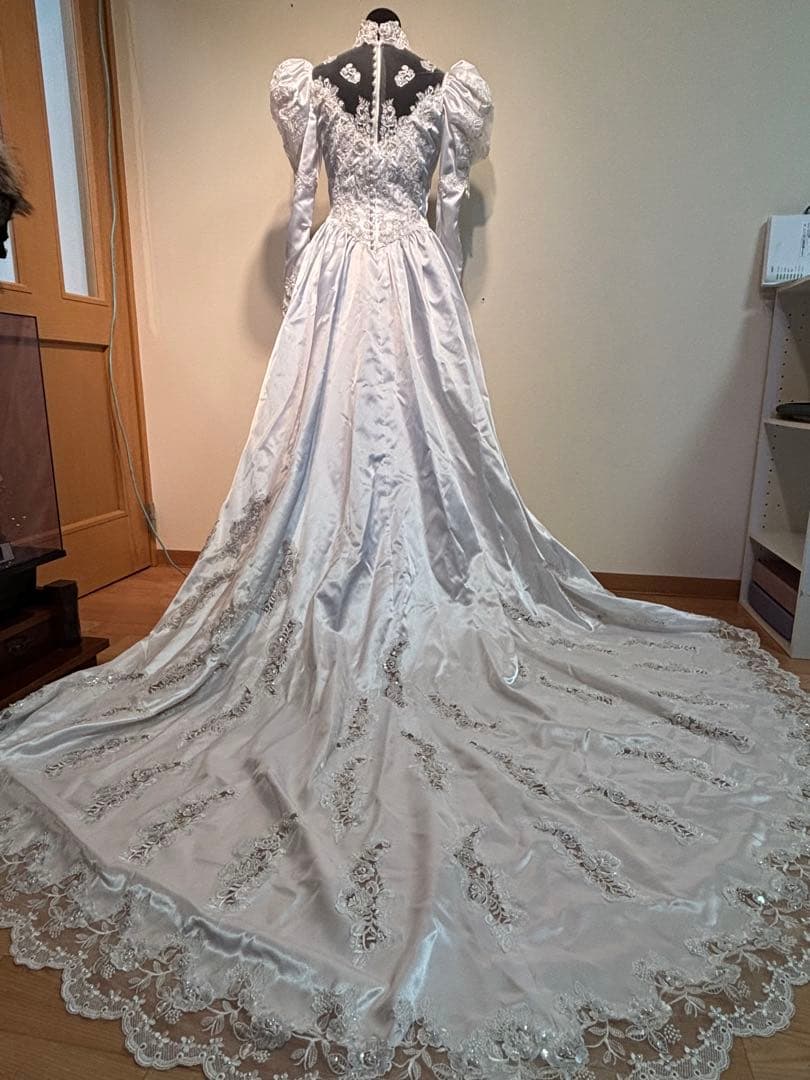 強光沢 薄手 サテン ウェディングドレス 長袖 ロングトレーン 90年代