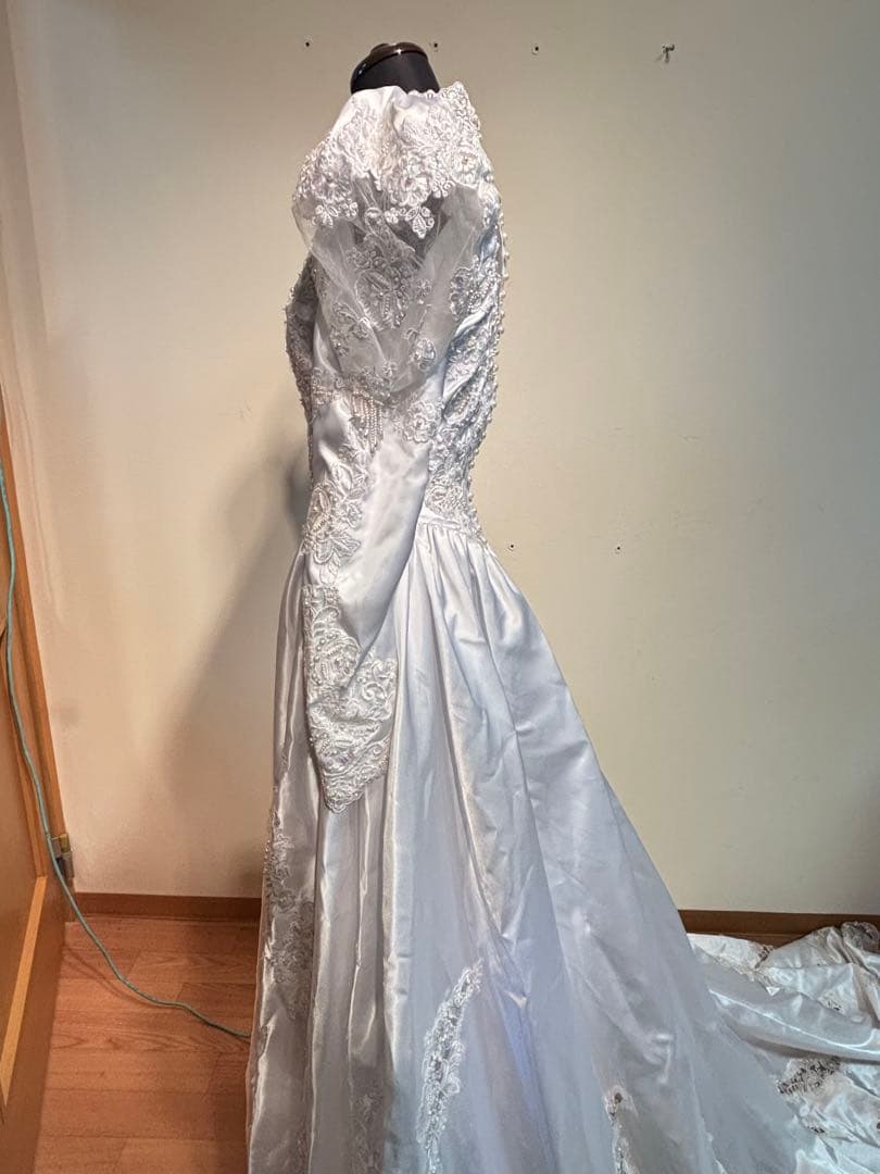 強光沢 薄手 サテン ウェディングドレス 長袖 ロングトレーン 90年代