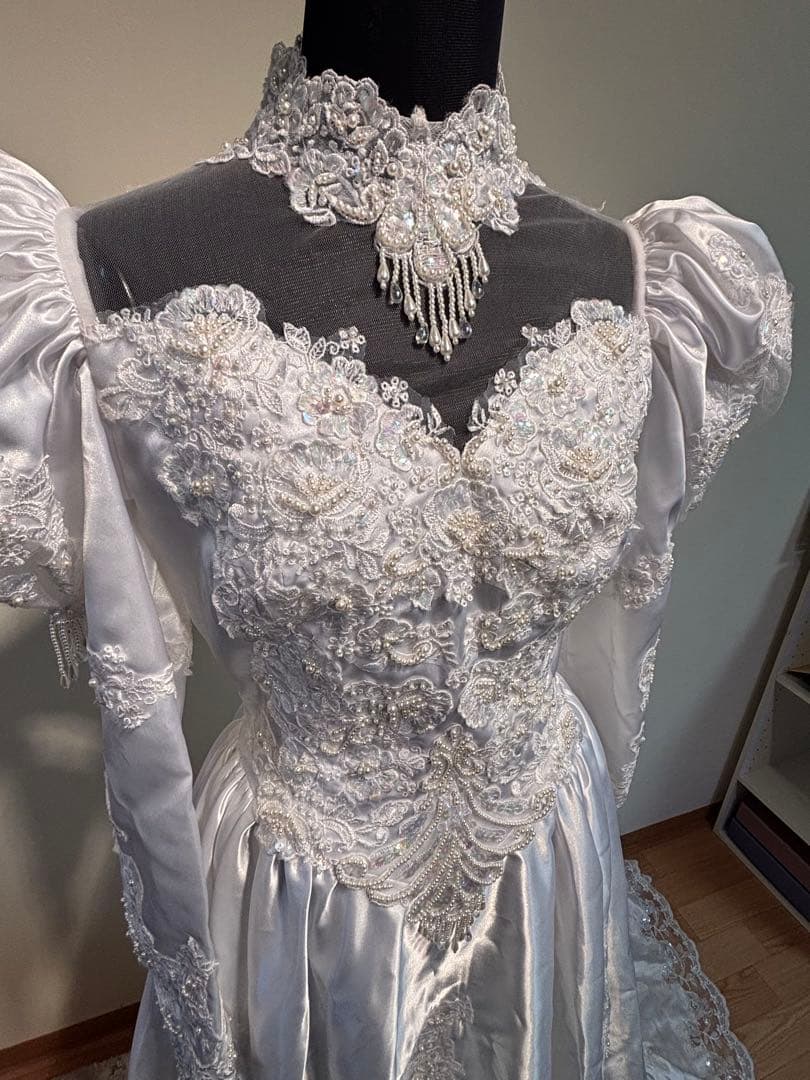 強光沢 薄手 サテン ウェディングドレス 長袖 ロングトレーン 90年代