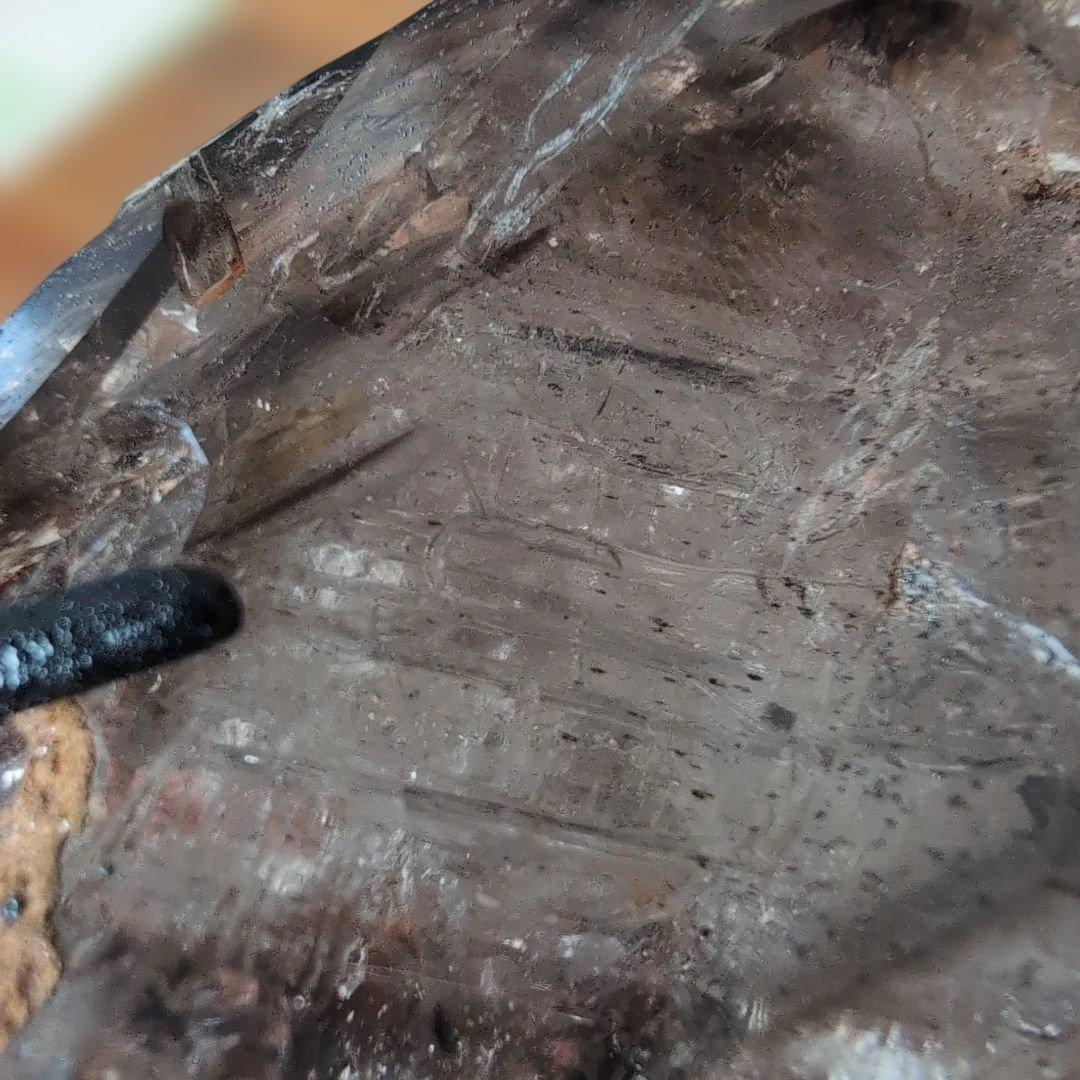 ブラジル産　ジャカレー水晶　エレスチャルクォーツ　台付