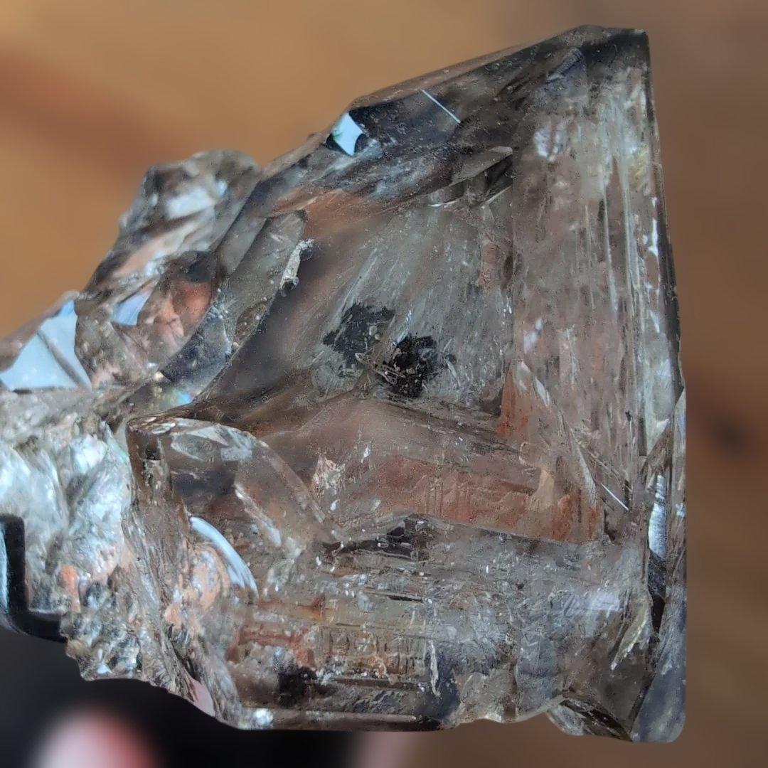 ブラジル産　ジャカレー水晶　エレスチャルクォーツ　台付