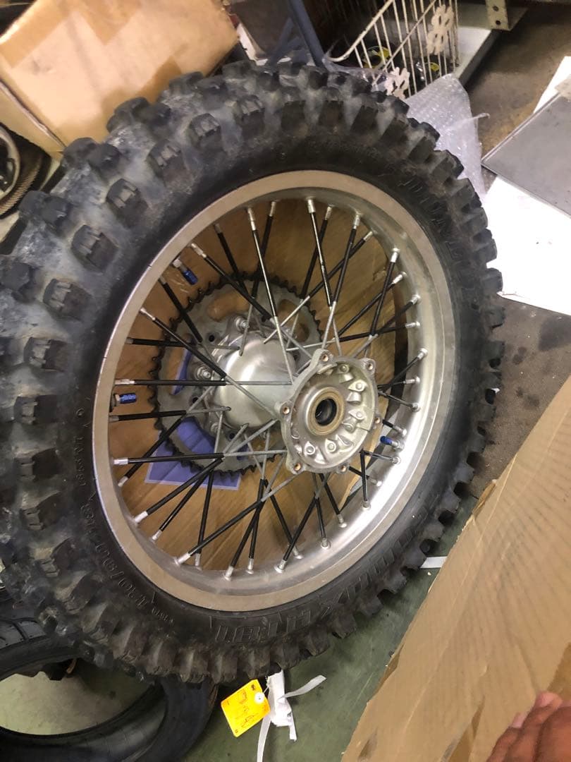 WR250X R化前ディスク後スプロケット オフロードタイヤとホイールセット