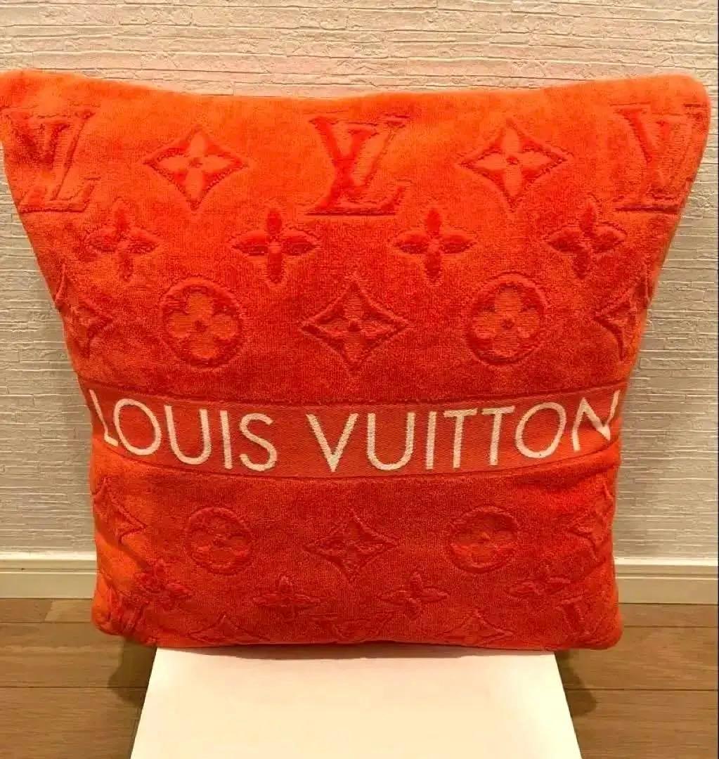 ルイヴィトン　クッション