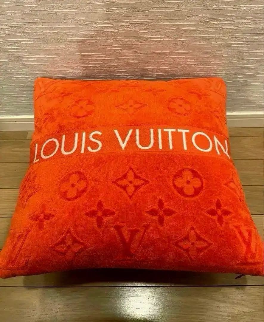 ルイヴィトン　クッション