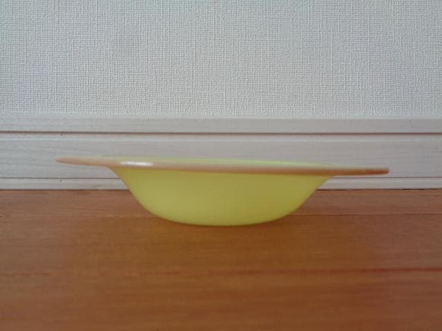 黒川登紀子さん　イエローのグラスとプレートのセット