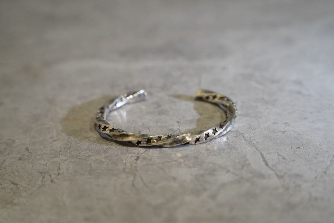 SUNSHINE REEVES x BEAMS 別注バングル