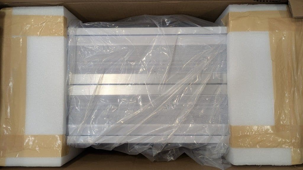 Lian Li V3000 Plus White 付属品とガラスパネル無し