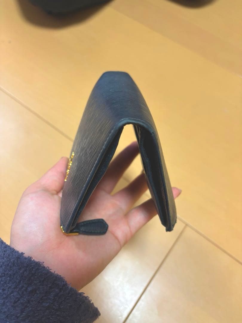 【りんりん】PRADA 二つ折り財布 ブラック
