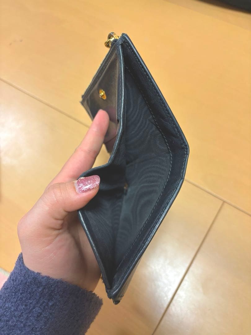 【りんりん】PRADA 二つ折り財布 ブラック