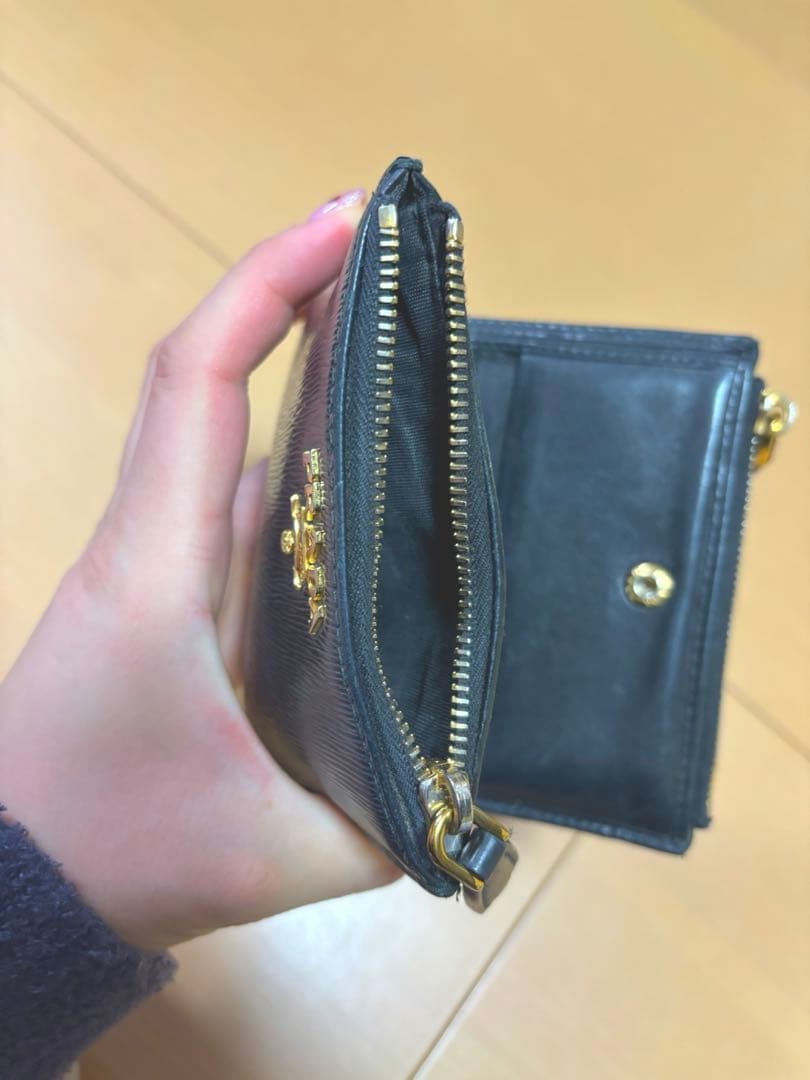 【りんりん】PRADA 二つ折り財布 ブラック