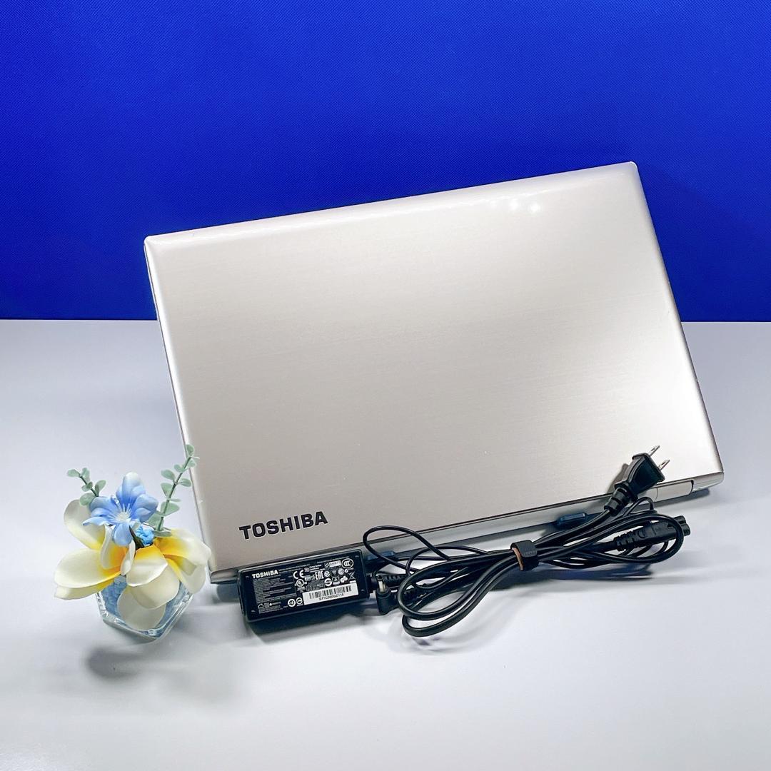 ブルーレイ&快速SSD✨Windows11✨東芝ゴールドノートパソコン薄型カメラ