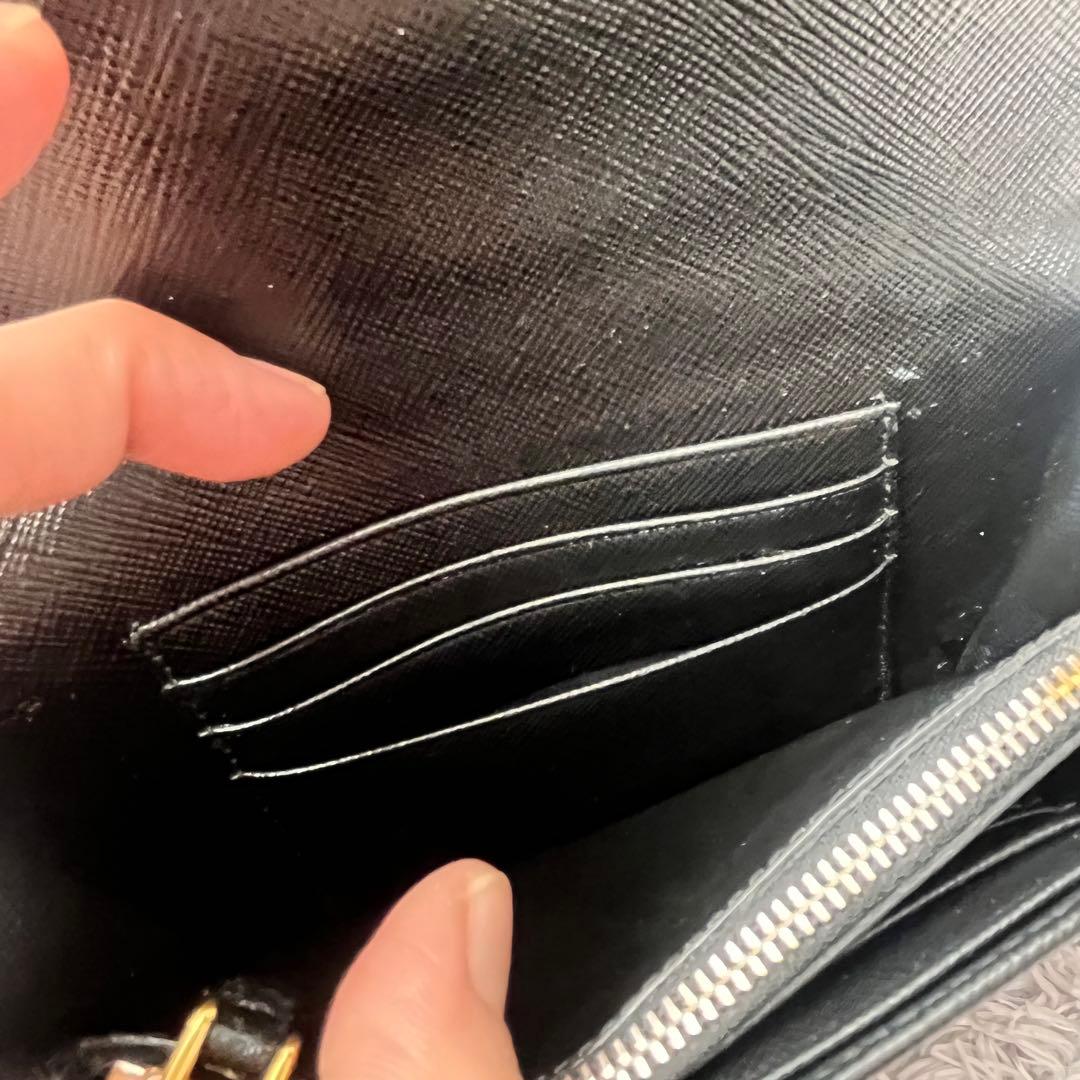 美品✨PRADA ストラップ付　財布　フィオッコ　サフィアーノ　ブラック　メタル