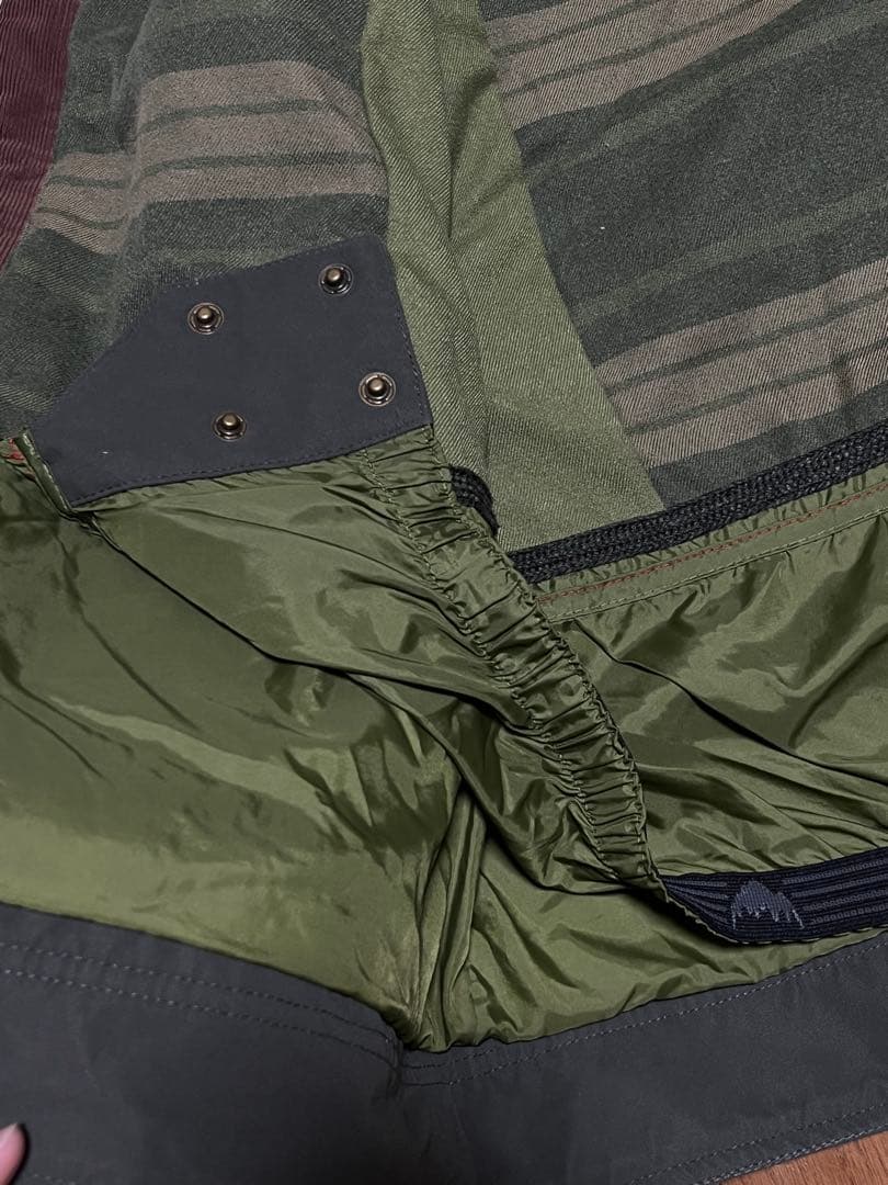 【大人気！】BURTON バートン オリーブ色 ジャケット スノボジャケット M