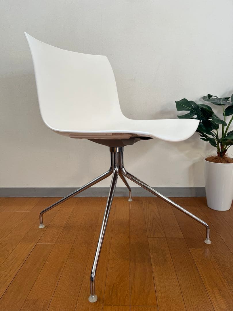 イタリア　arper アルペール　カティファ　チェア ② モダン　回転脚　美品